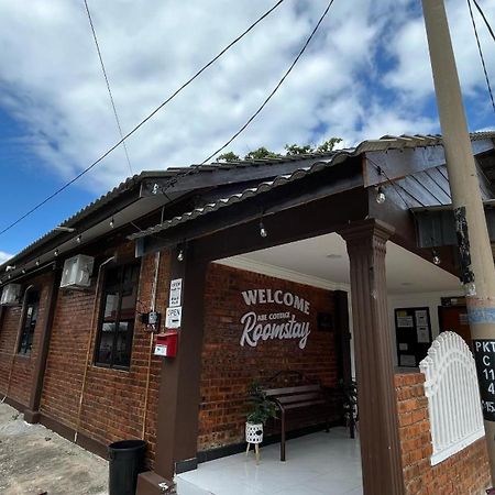 Roomstay By Abe Cottage Kampung Kuala Besut Buitenkant foto